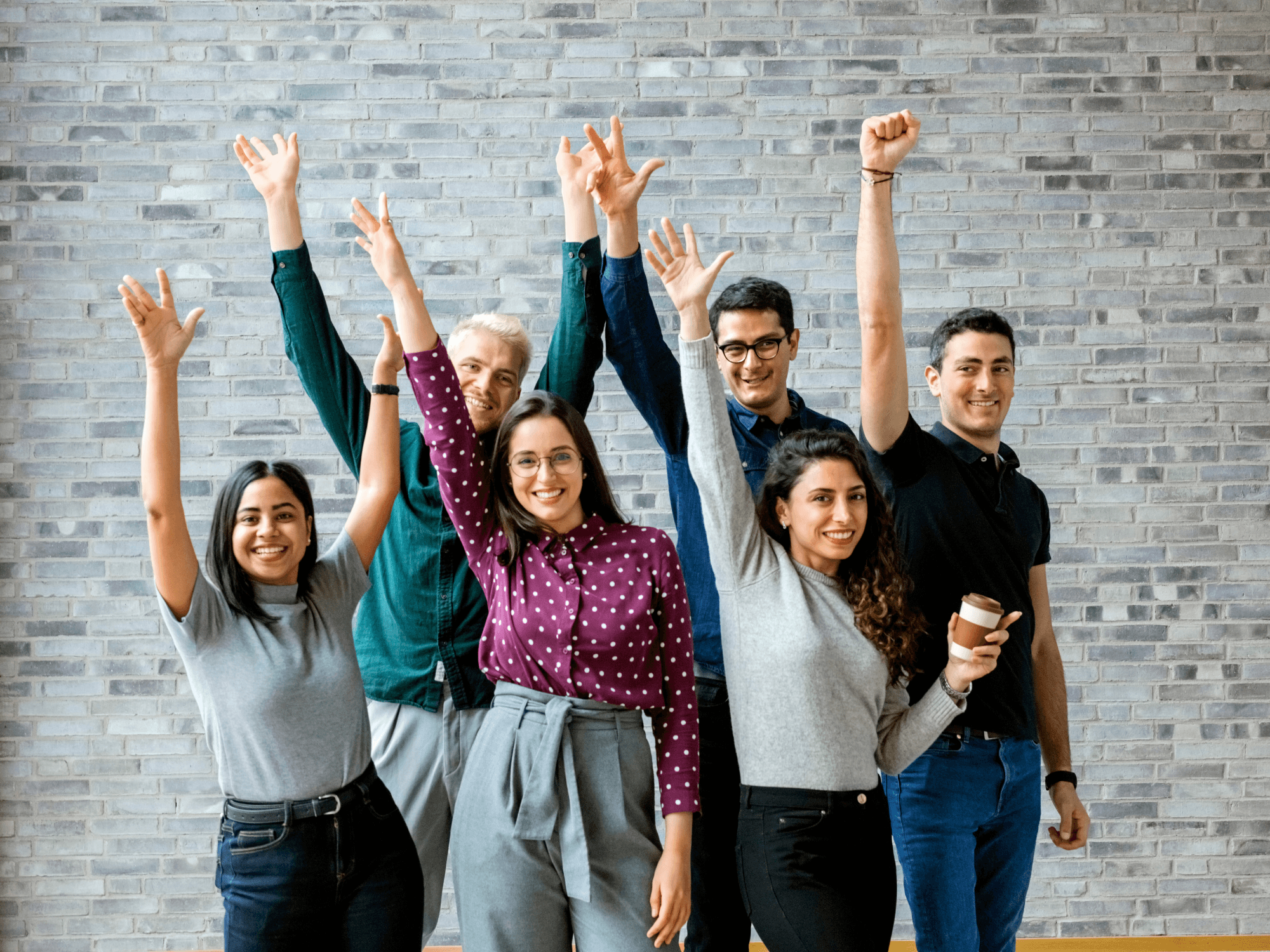 Etudiants diplomes du BTS Biologie Medicale souriant apres leur remise de diplome